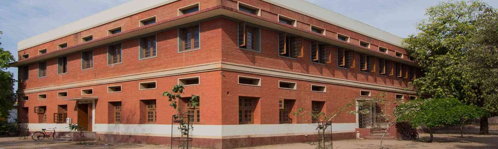 SHETH C N ENGLISH MEDIUM SCHOOL